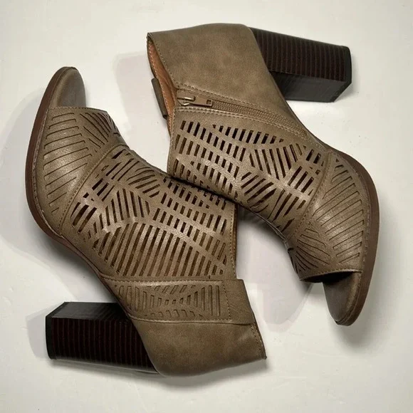 🌻 Report Aquarium Women’s Open Toe Heeled Booties size 9 - Picture 4 of 7